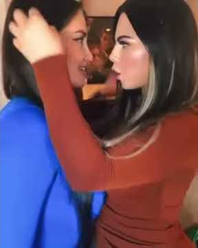 Celia Lora y Lizbeth Rodríguez se dan un beso apasionado