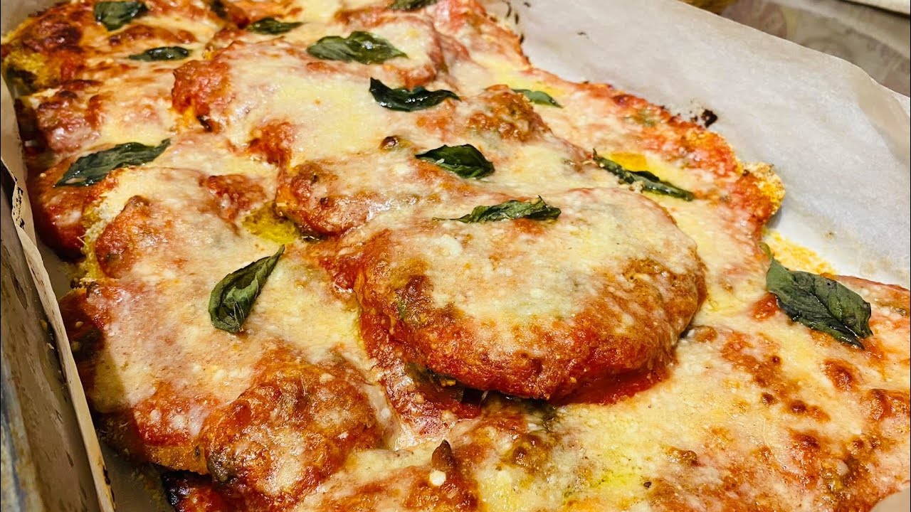 Cotolette di pollo alla parmigiana. No fritte.un piatto veloce e molto appetitoso ￼