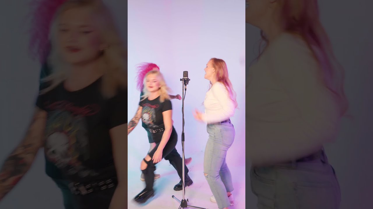 Who Here Likes Avril Lavigne Produced By HALLIE Avrillavigne Mashup Riothouse Poppunk