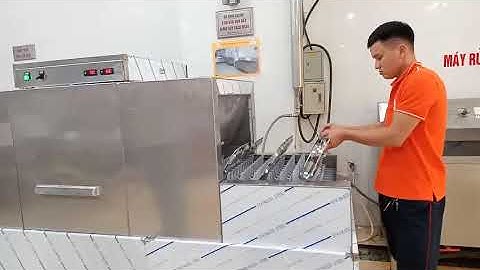 Máy rửa khay suất ăn công nghiệp