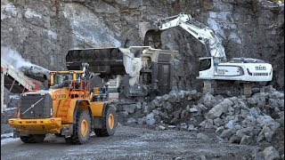Liebherr R966 | Volvo L350F working on Metso Crushers in quarry