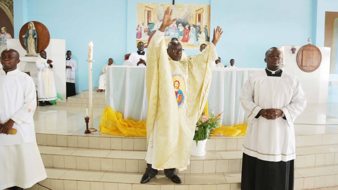 Messe d'installation du nouveau Curé de la paroisse  Ndunzia Mpungu de Mfilou Ngamaba