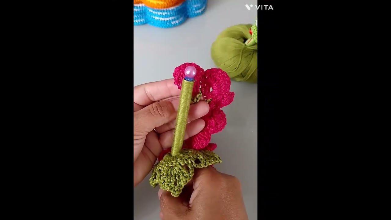 Flor de crochê para caneta .