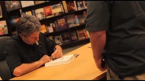 Mike Leach visits Lubbock for Book Signing