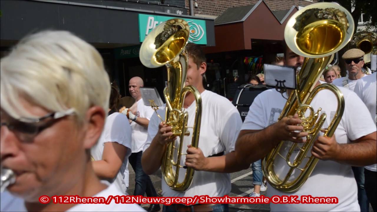 Showharmonie O.B.K Rhenen swingt tijdens reünie optreden.