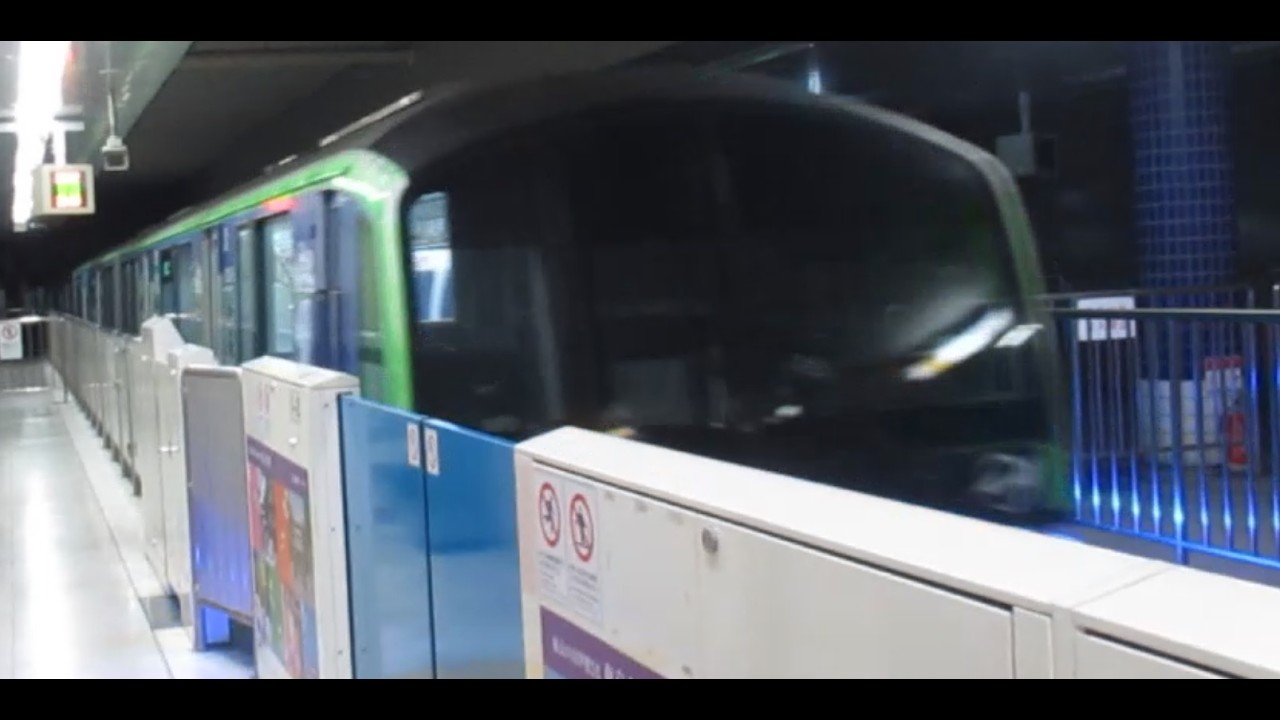 東京モノレール　東京パノラマライン　10000形　入線　羽田空港第2ターミナル駅(MO-11)