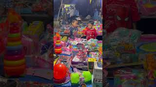 Diskusi sebelum beli mainan bola