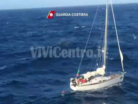 Soccorso imbarcazione a vela durante la Giraglia Rolex Cup