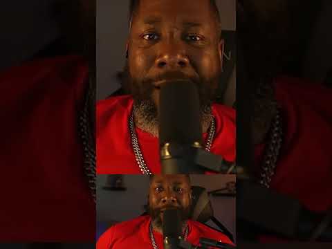Rickey Smiley Need To Stick To WEARING DRESSES AND LEAVE POLITICS ALONE!!!