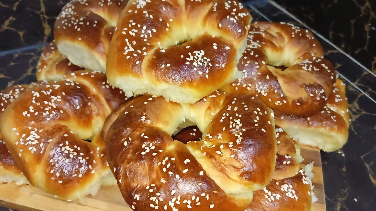 هاذ البريوش كامل لازم تجربوه على ضمانتي اخف من الريشة لذيذ وسهل التحضير