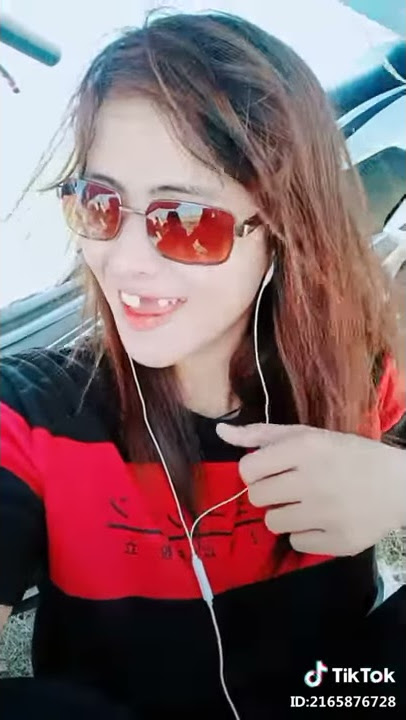Lucu...cewek ompong nyanyi bikin ngakak