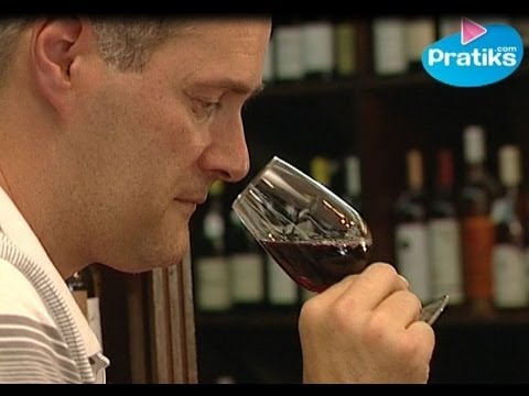 Vidéo: Comment s'appellent les petits récipients qui contiennent le vin et l'eau ?