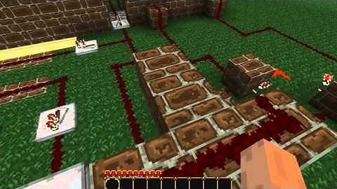 Minecraft - How to Create a Drawbridge with Pistons