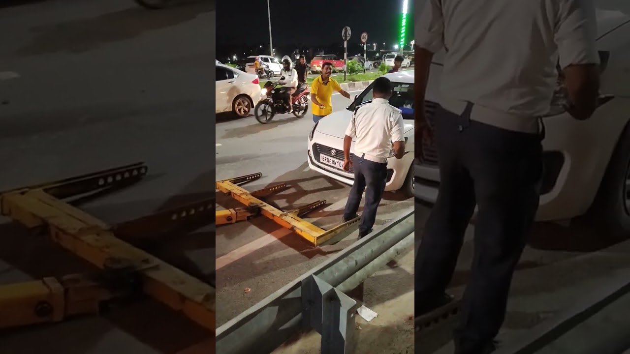 गलती से Marine Drive पे ऐसे Car Park ना करे!