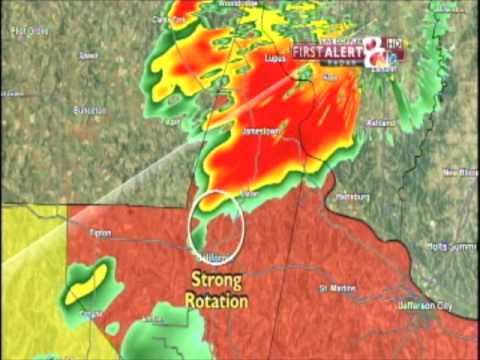 The Beginning of the St. Louis Tornado - Good Friday 2011 Severe Weather Coverage 5 PM