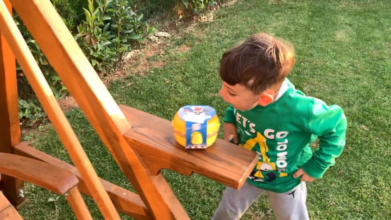 Sıcak soğuk oynadık bahçedeki oyuncakları bulduk👻😍Sonra paketleri açtık biiirsürü şeker çıktı🍭🍡