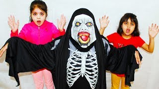 Ashu and Cutie Pretends found gifts for Halloween | Katy Cutie Show