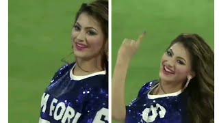 Urvashi Rautela# dance in cricket stadium #song# kudi namkeen# honey Singh# Urvashi in blue shorts