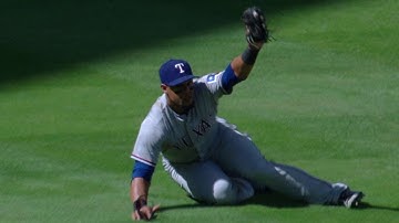 TEX@HOU: Gomez makes a diving catch in center