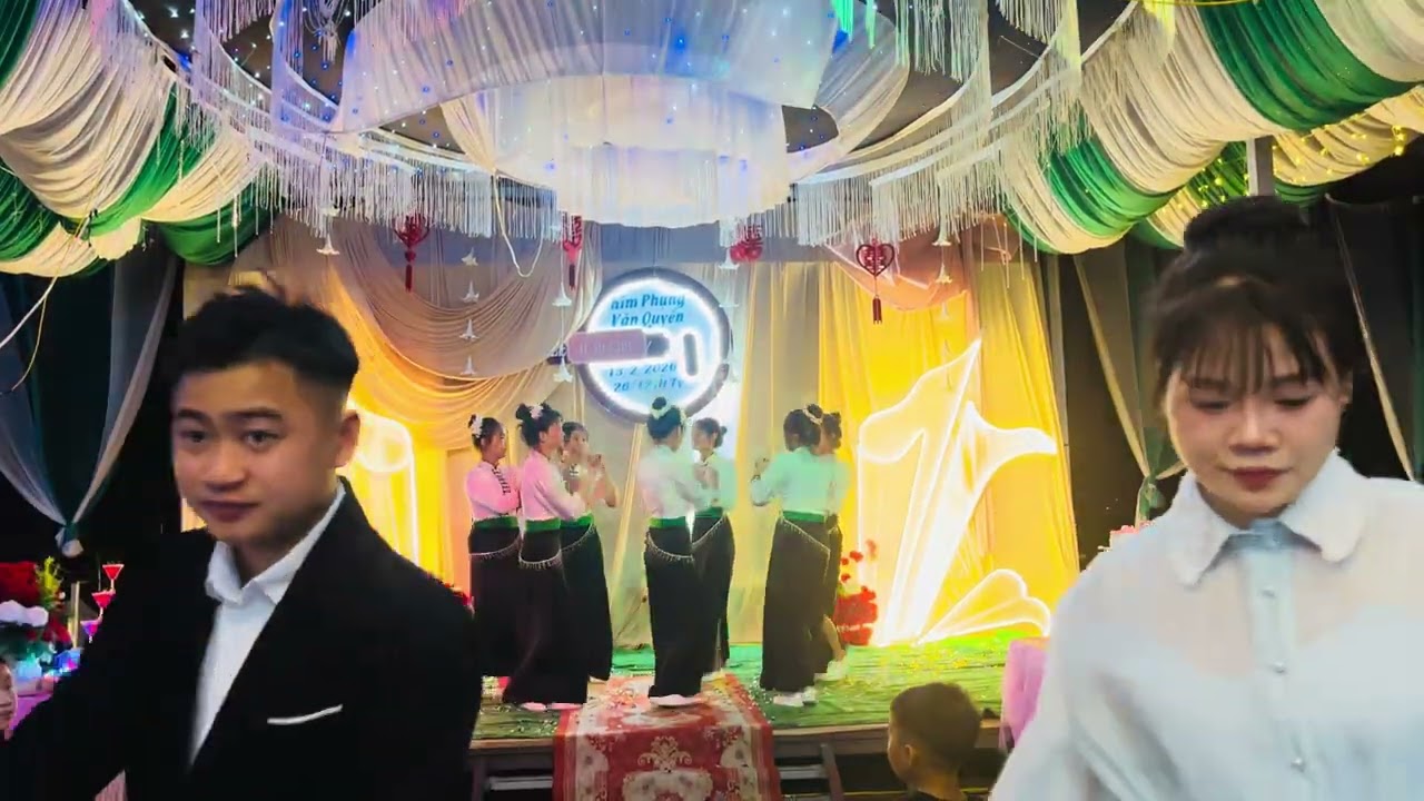 Người Xây Cầu Vùng Cao Nhóm Múa Bình Minh tại LVQ cô dâu Kim Phụng & chú rể Văn Quyến BảnMongSongPe