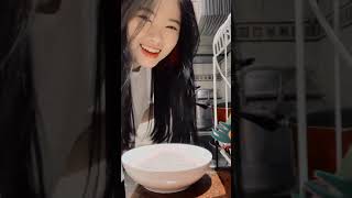 Fiony Jkt48 Masak Mie Kuah Susu