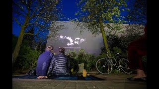 Kino trotz Corona: Filme auf Fassaden in Berlin
