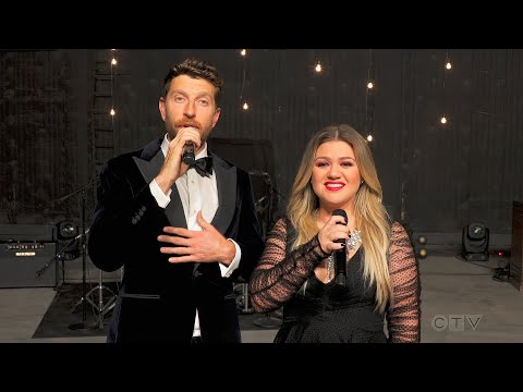 Kelly Clarkson & Brett Eldredge — Short Interview (The Original Santa Claus Parade) [HD]