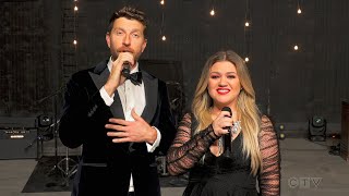 Kelly Clarkson & Brett Eldredge — Short Interview (The Original Santa Claus Parade) [HD]