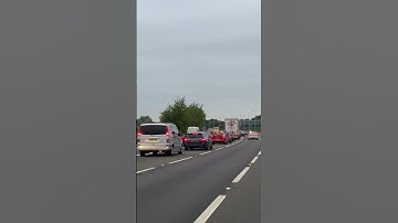 ☀️🏖️Traffic Alert: Congestion Building Up on M4 - Stay Informed, Share, and Subscribe for Updates