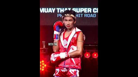 He put on makeup before the fight? #mma