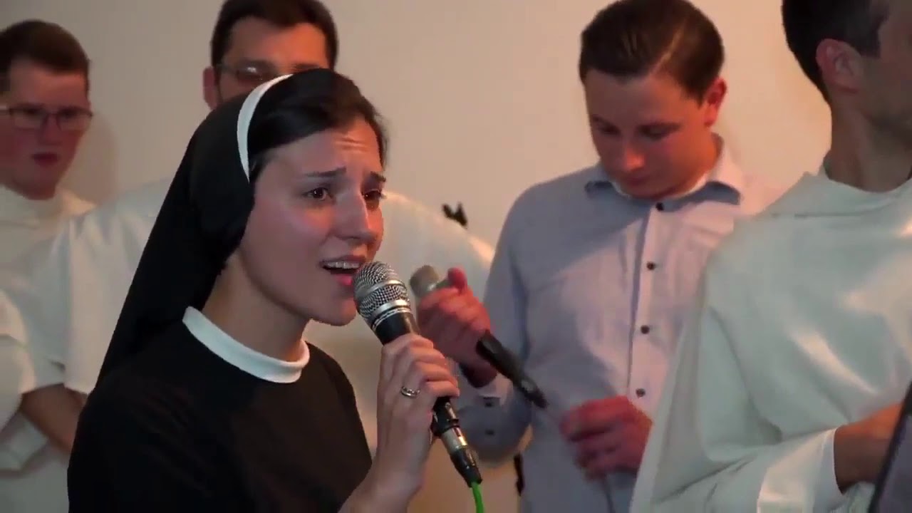Pogledajte kako dominikanci i časne sestre pjevaju sevdalinku Bosno moja i Dođi u Vinkovce!