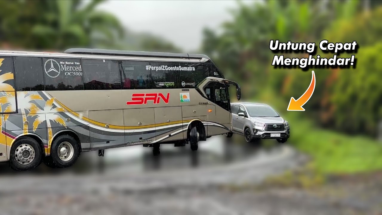 SOPIRNYA LANGSUNG SIGAP‼️BUS DAN KENDARAAN PRIBADI HAMPIR BERSENGGOLAN