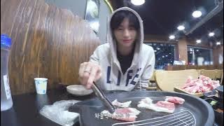[ENG SUB/INDO SUB] [SKZ VLOG] Hyunjin _ Hyun.e's Holiday with 까미 3