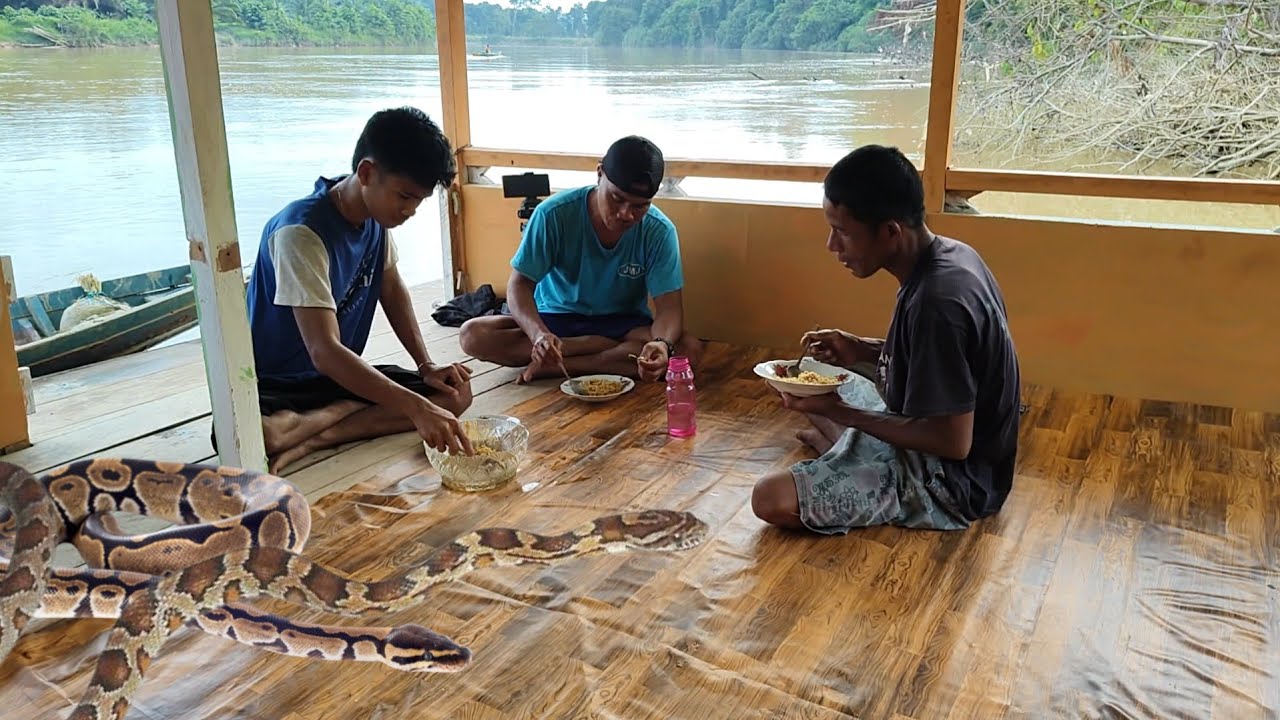Bermalam hujan deras di rakit apung baru - Bakar ikan siang hari sebelum ramadhan