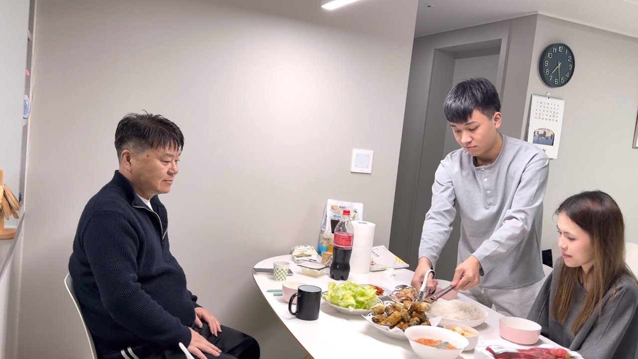 Làm Đồ Ăn  Chuẩn Bị Cho Các Cháu Mang Về 