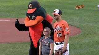 Special Olympics athlete meets Chris Davis