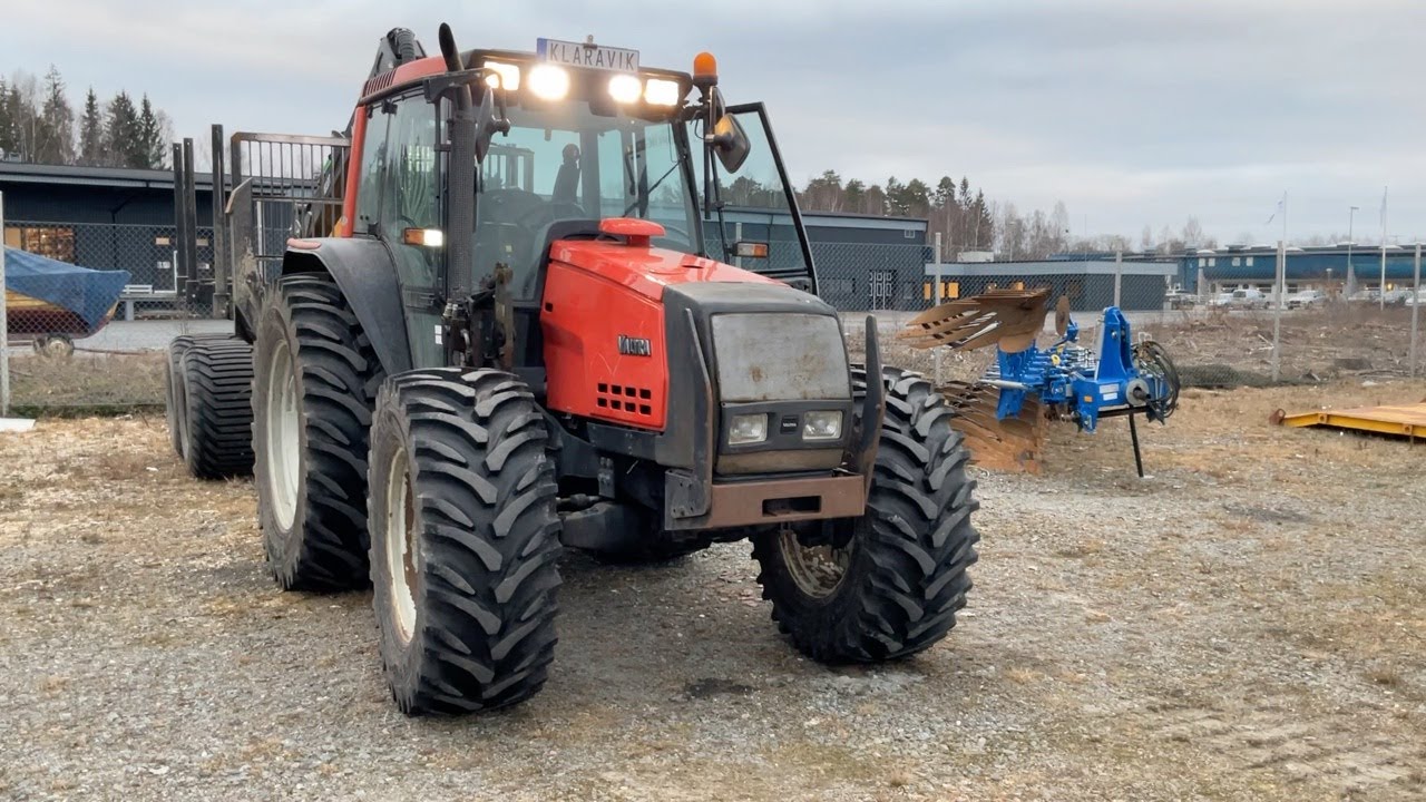 Köp Traktor Valtra 6550-4 Hitech Twintrac på Klaravik