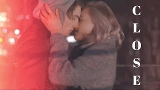 Multicouples | Close