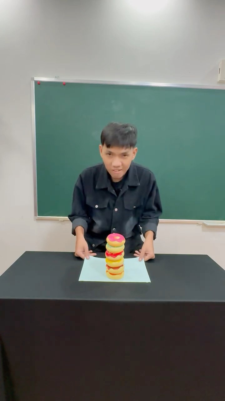 Su Hao comedy: Donut pulling challenge ?
