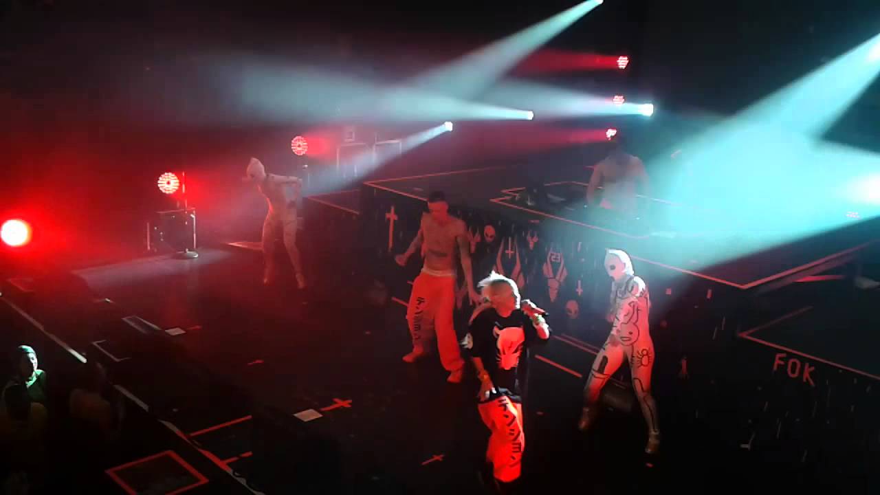 girls like you Die Antwoord - Terminal 5 - Fatty Boom Boom clip