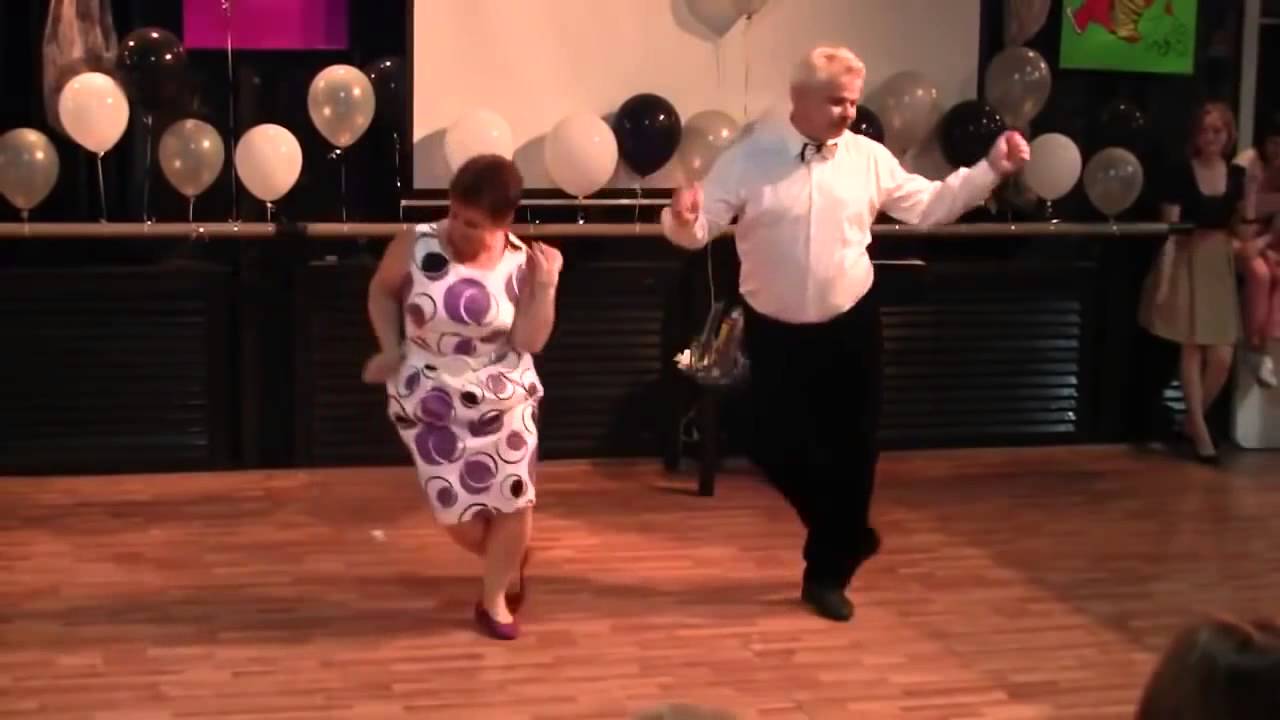 Дядюшка танцует