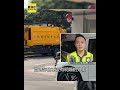 彰化90歲嬤追垃圾車 疑重心不穩「摔斷腿」#shorts