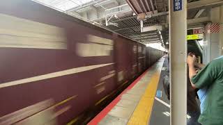 JR神戸線尼崎駅を高速で通過するJR貨物EF210形貨物列車！