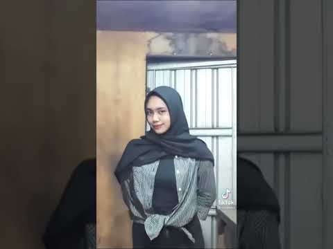 Kompilasi tiktok jilbab goyang hot   BIKIN SA*GE