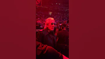 Roger Waters legendary entrance ⚒️ ✊🏼😍