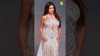 We're mesmerized by Sofía Vergara's entrance to the Vanity Fair Oscar Party.😍  #sofiavergara #oscars