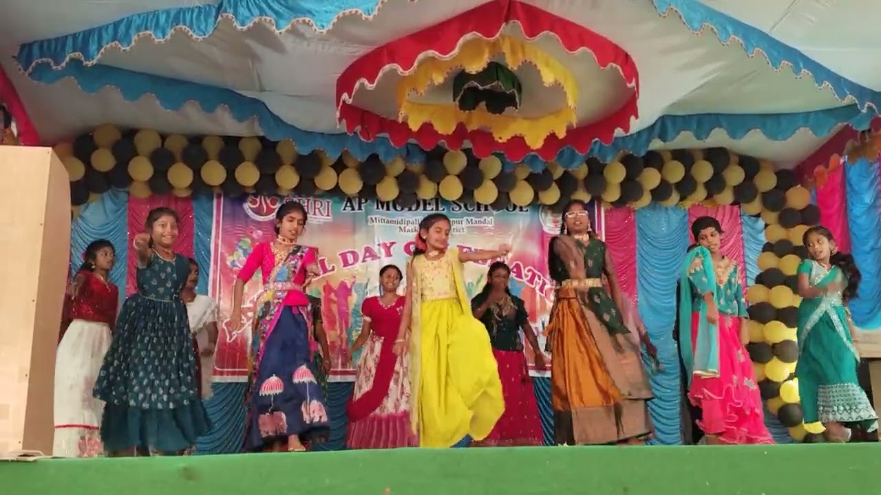 Mixed song performed by 6th class