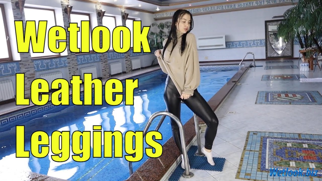 ⁣Wetlook black leather leggings | Wetlook loose sweater | Wetlook splits in leather leggings