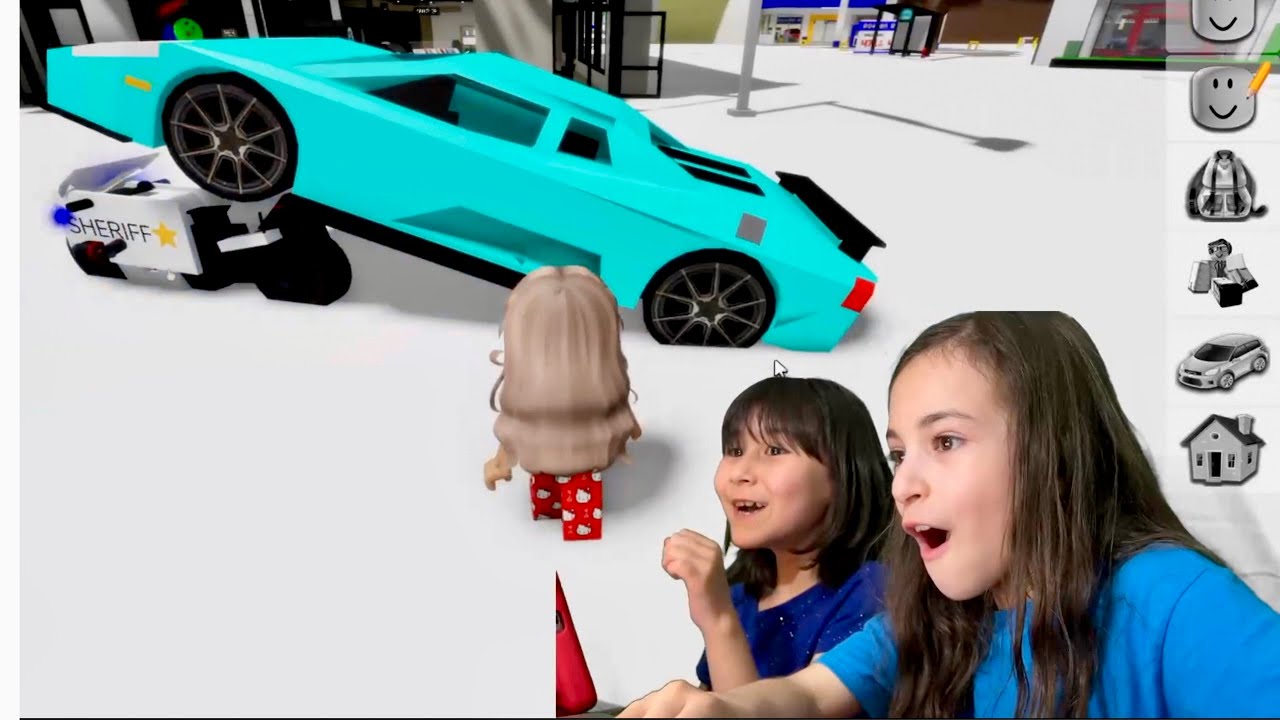 Roblox Brookhaven 🏡RP With my Friend  Tessa- A Hello Kitty Family and Modeling 😊