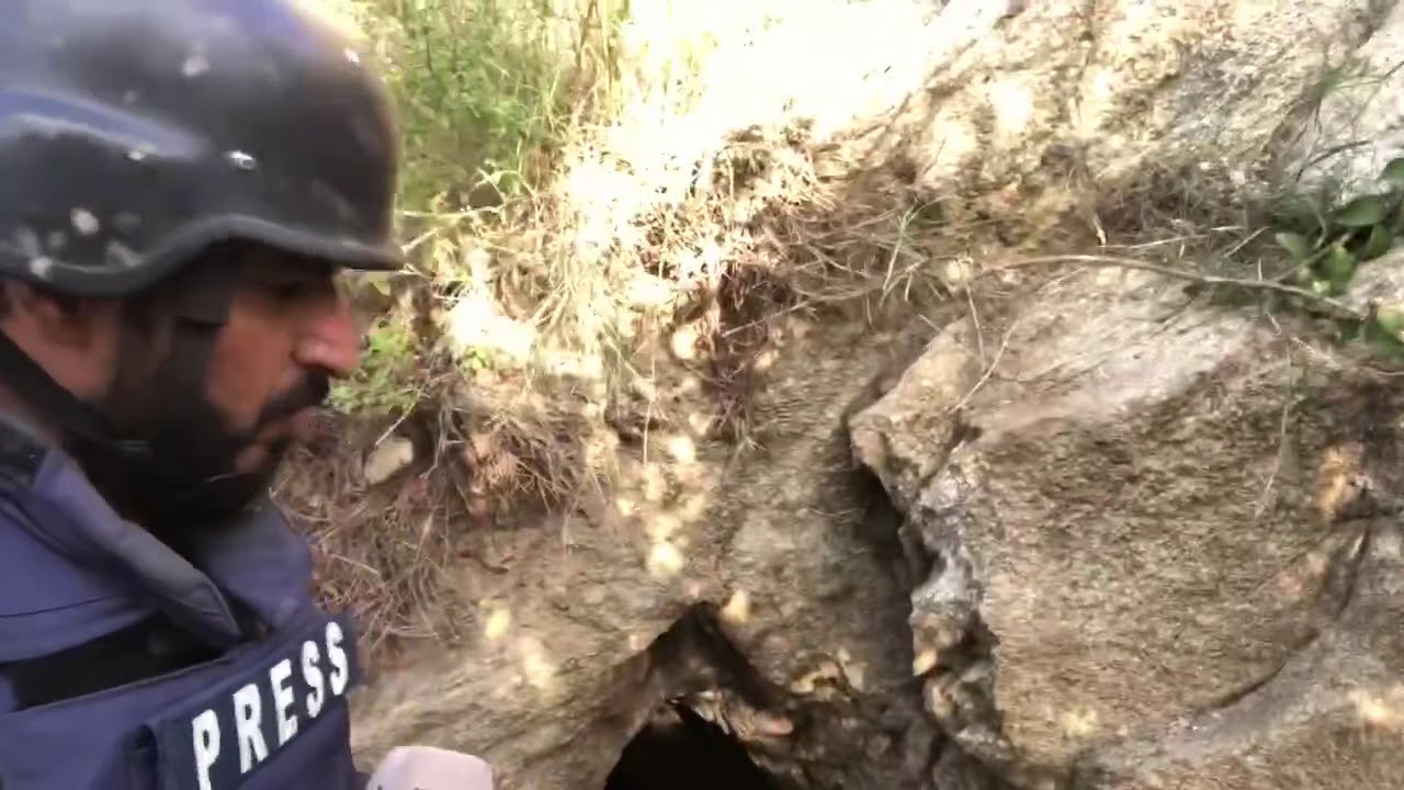 حسين بن مسعد يتجول في كهف الحوثي